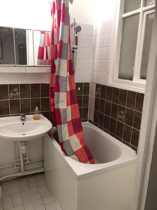 Beau Appartement,Proche De Metro Párizs Kültér fotó