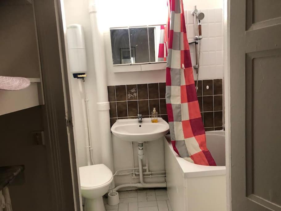 Beau Appartement,Proche De Metro Párizs Kültér fotó